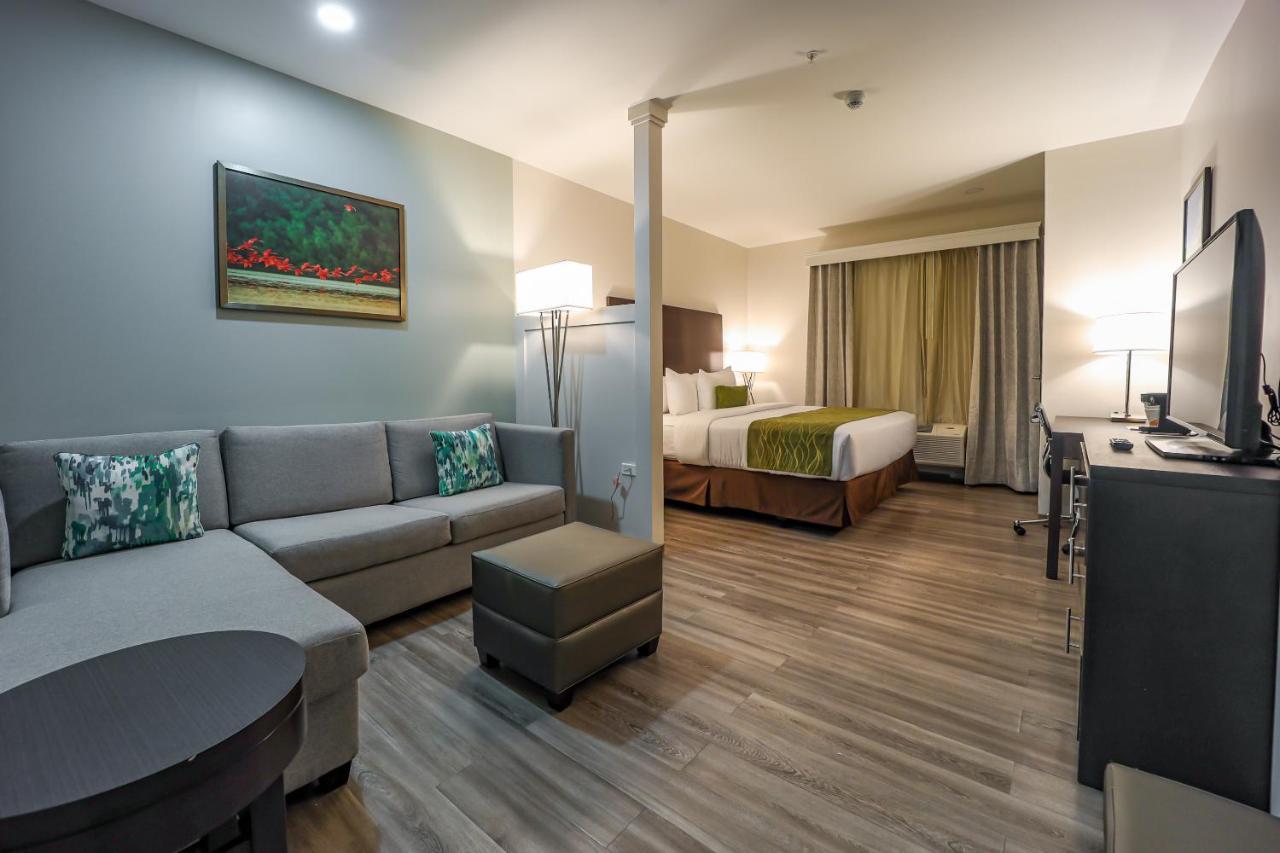 Comfort Inn & Suites Tobago Signal Hill エクステリア 写真