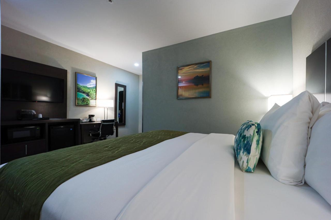 Comfort Inn & Suites Tobago Signal Hill エクステリア 写真