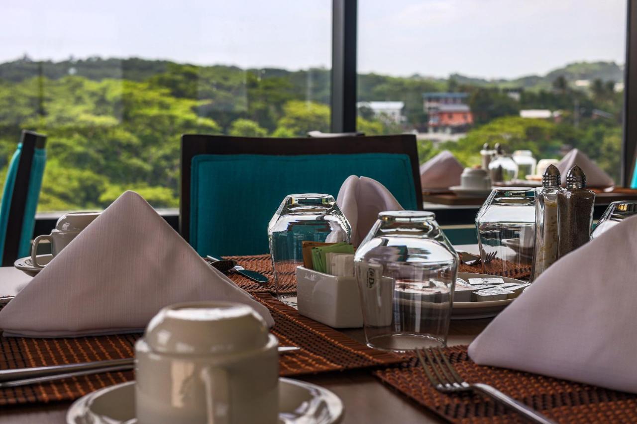 Comfort Inn & Suites Tobago Signal Hill エクステリア 写真