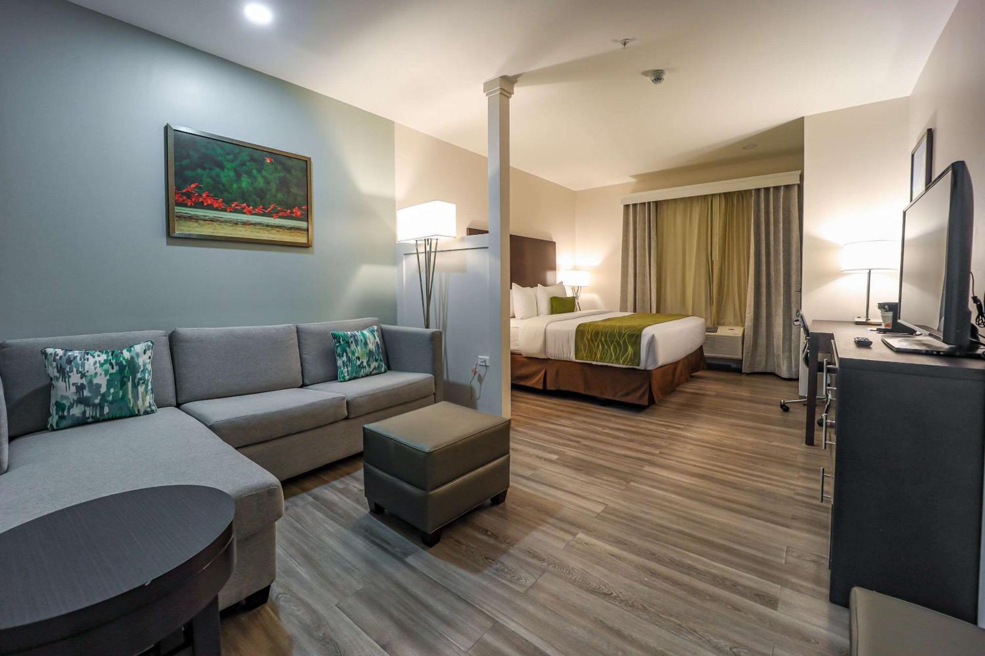 Comfort Inn & Suites Tobago Signal Hill エクステリア 写真