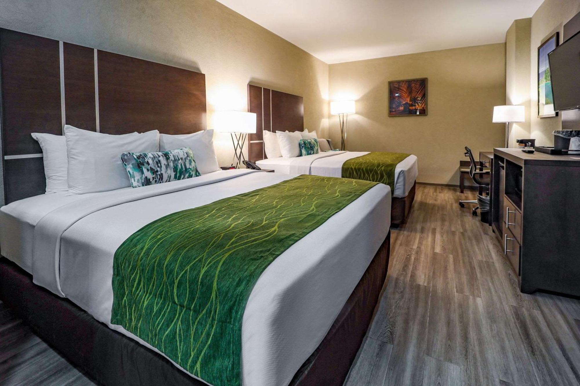 Comfort Inn & Suites Tobago Signal Hill エクステリア 写真