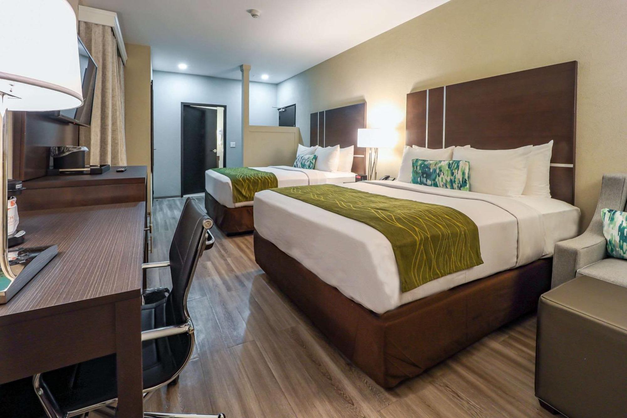 Comfort Inn & Suites Tobago Signal Hill エクステリア 写真