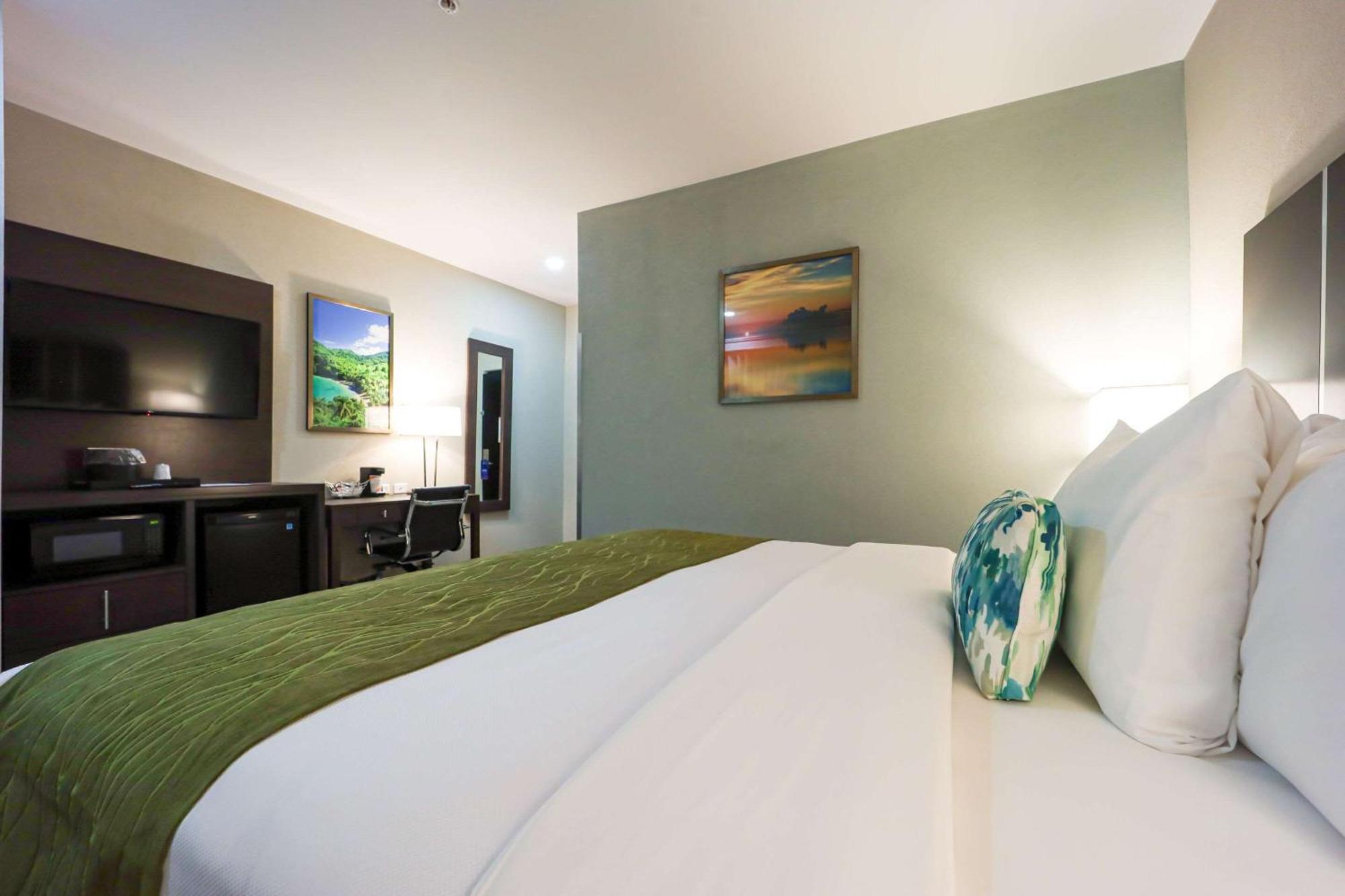 Comfort Inn & Suites Tobago Signal Hill エクステリア 写真