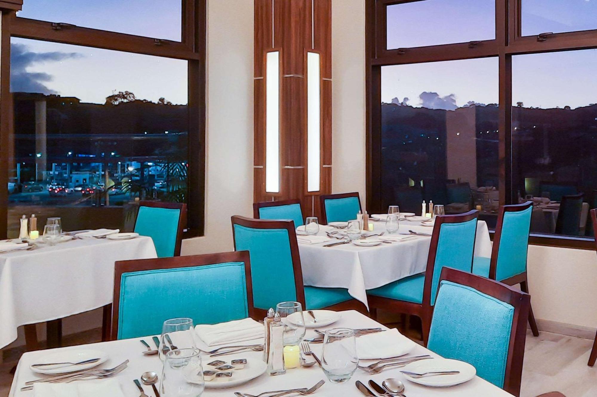 Comfort Inn & Suites Tobago Signal Hill エクステリア 写真