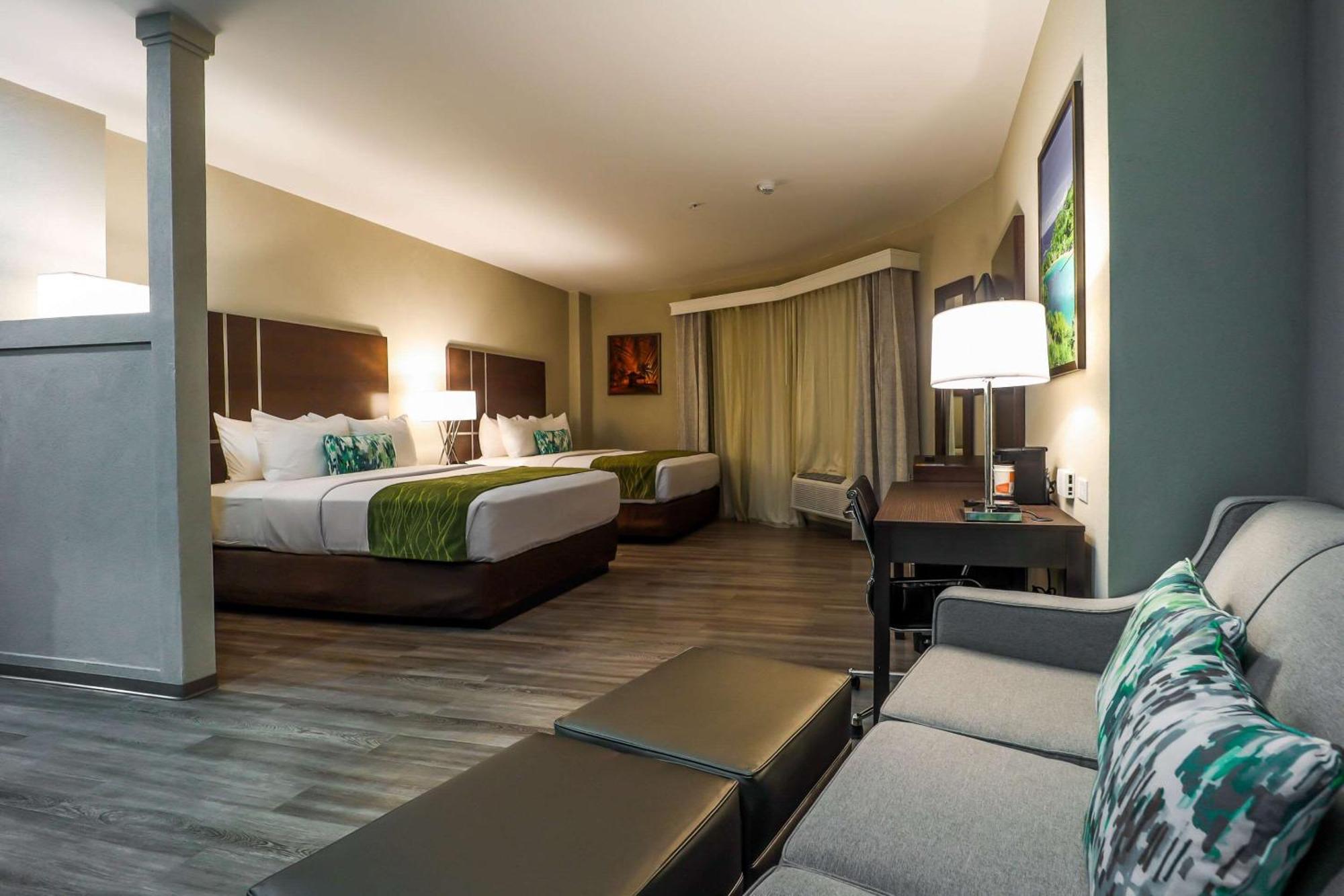 Comfort Inn & Suites Tobago Signal Hill エクステリア 写真